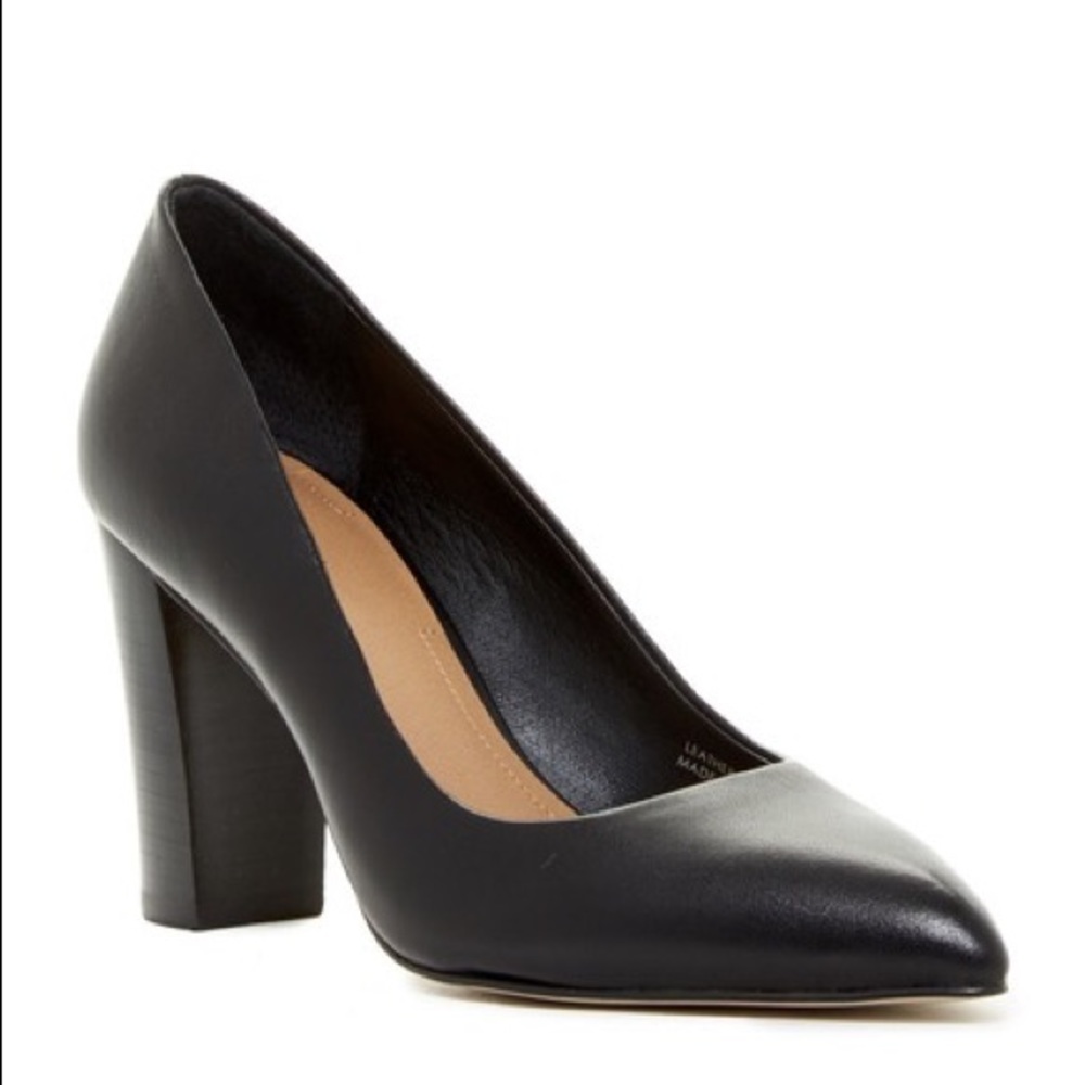 Tahari Ava Pump 9.5